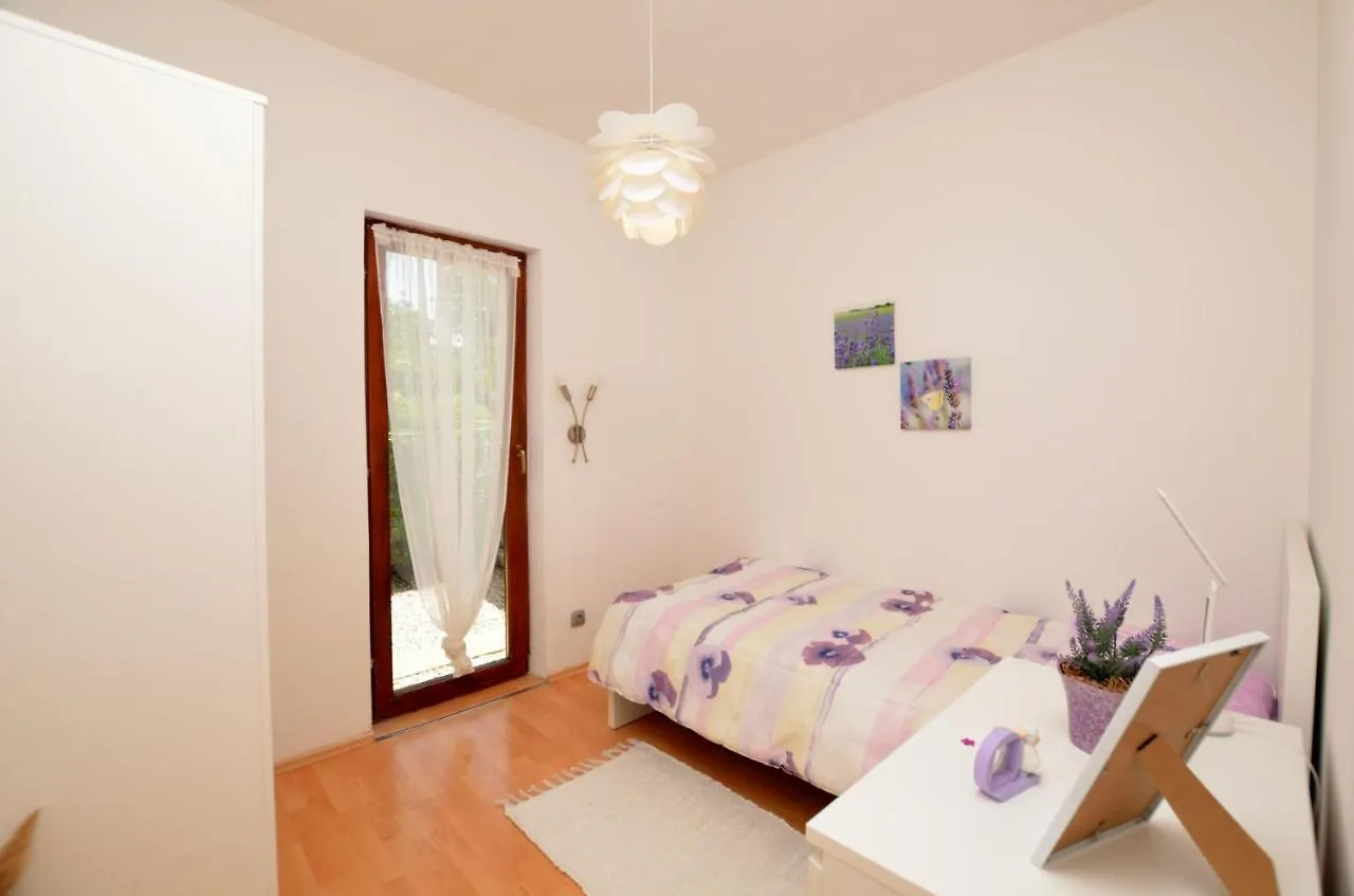 Apartment Sandy Bay Pjescana Uvala 0*,