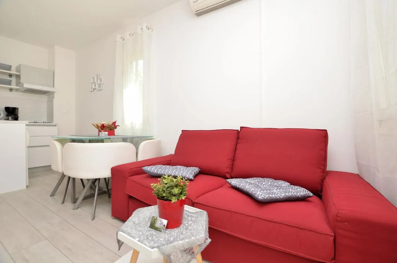 Apartment Sandy Bay Pjescana Uvala 0*,