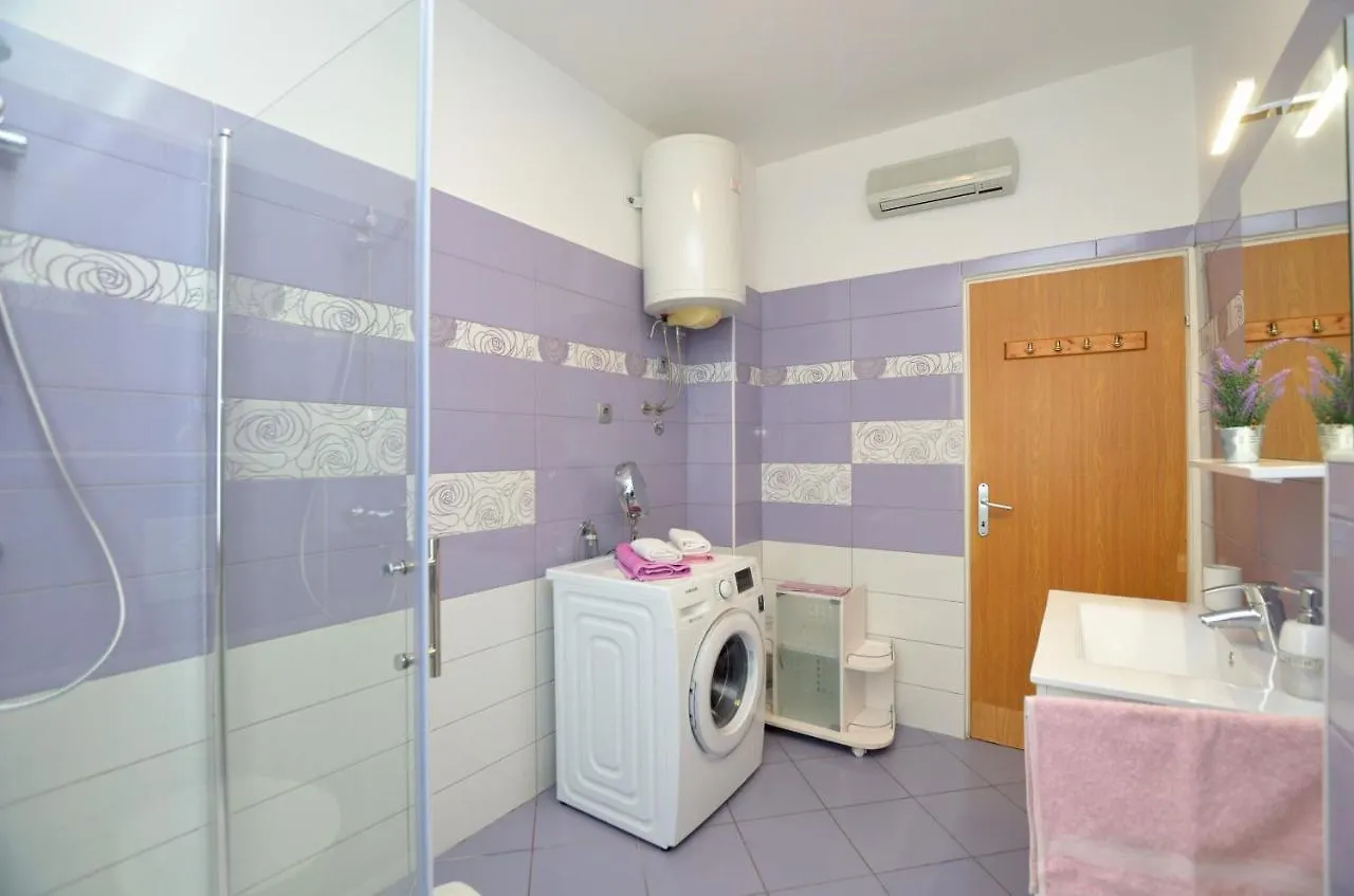 Apartment Sandy Bay Pjescana Uvala 0*,